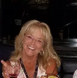 Profile photo of agent Lynn Hernandez