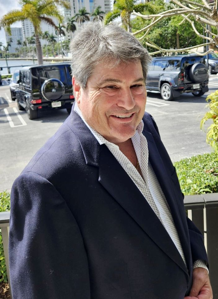 Profile photo of agent Cy Caine