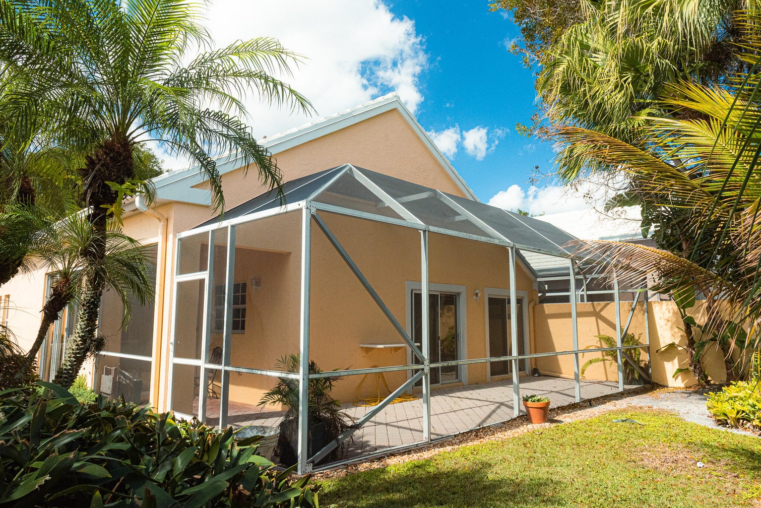 Screened Outdoor Loggia Living Area