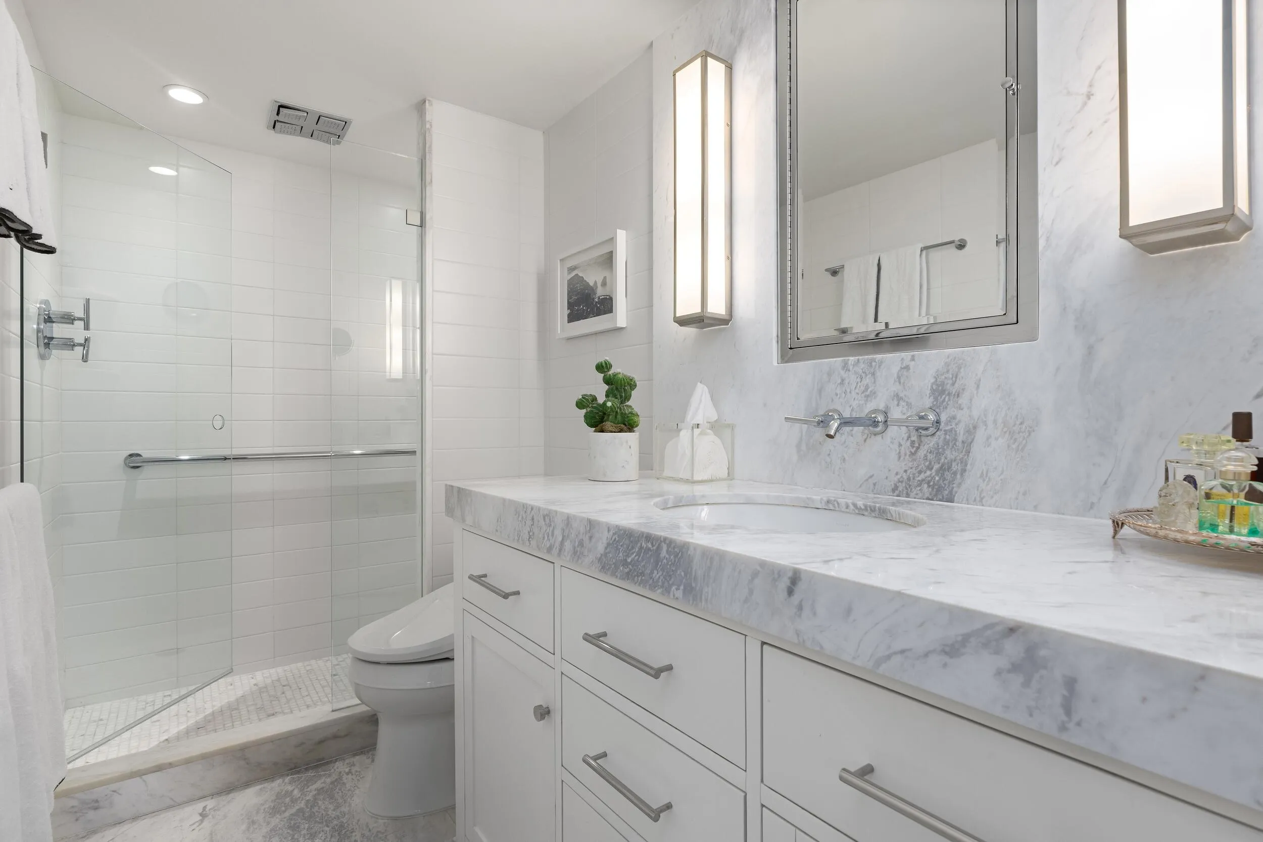 Primary Bathroom Suite Spatial Details